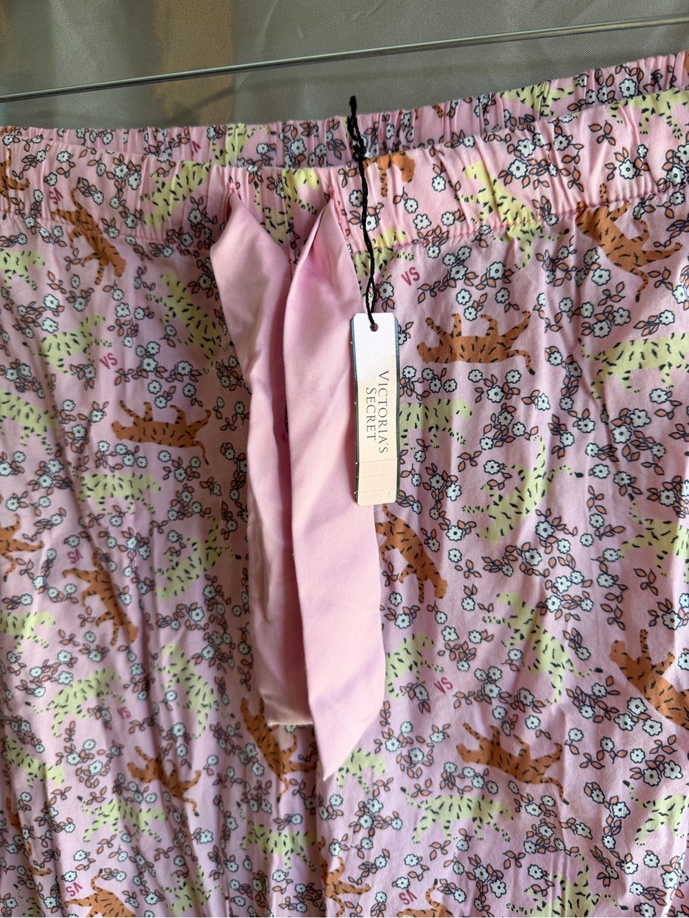 Victorias Secret Rosy Cheetah Print Pajama Pants Size Medium - Picture 4 of 6